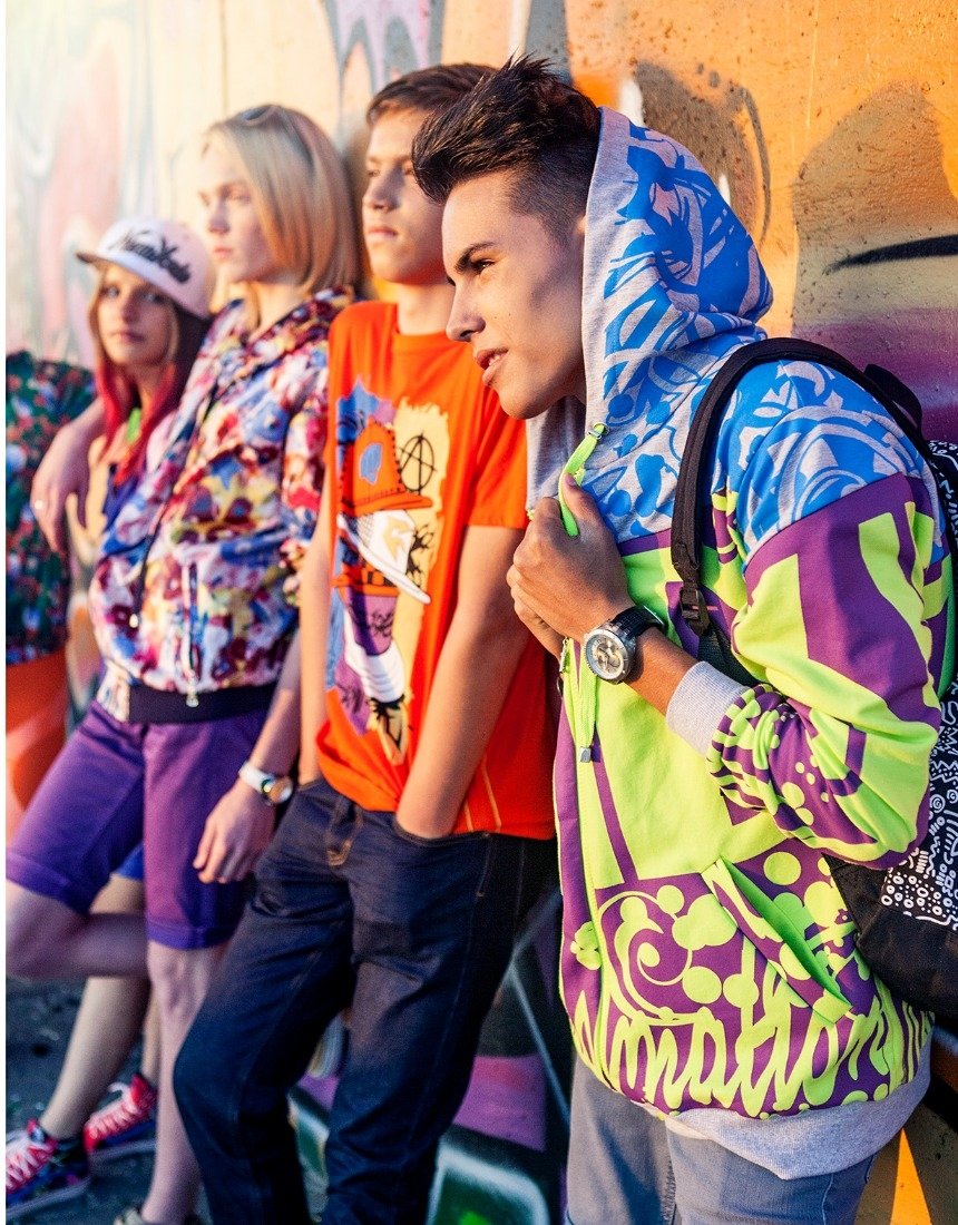 Что сейчас модно у подростков: обзор трендов молодежной моды 2024